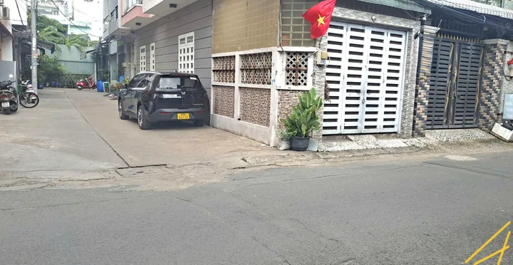 Chỉ hơn 6ty có nhà 5 tầng Hương lộ 2 hẻm xe hơi