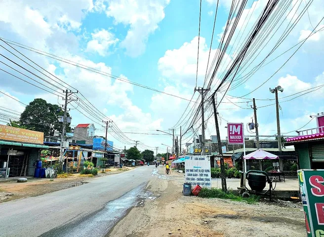 LIÊN HUYỆN P.DĨ AN - MẶT TIỀN KINH DOANH, 215M2 CÓ DÃY TRỌ - 8,4 TỶ