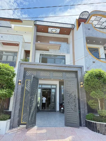 🏡 NHÀ MẶT TIỀN 5X32M FULL NỘI THẤT SỔ HOÀN CÔNG – GẦN CHỢ BÌNH CHÁNH