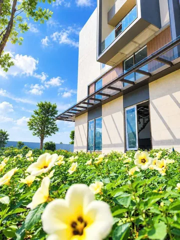 Nhà phố One Era, chỉ từ 1,3 tỷ sở hữu. Khu đô thị siêu Vip với 5 mặt tiền đường lớn, 2 ga metro và nhiều tiện ích cao cấp