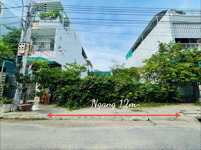 Đất đường mặt  Vũ Hữu gần bến du thuyền. Dt 276m2. Giá 74tr/m2