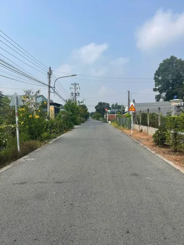 Bà cô cần bán lô đất sát bên trung tâm hành chính Chơn Thành cách Vincom plaza 5P. Xung quanh tiện ích đầy đủ trong bán kính 2km! Full giá 600Tr! Vị trí tại Chơn Thành Bình Phước