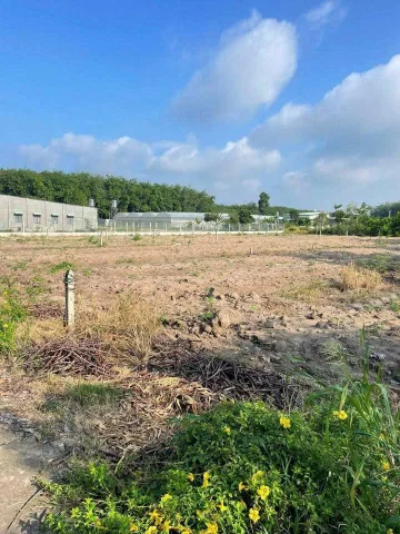 Diện tích 424m2+100tc giá #550tr ngay chợ vào 100m
Liên kề cụm KCN Becamex 4400ha 
Đầu đường chợ trường học có đầu đủ
Liên hệ: 0367713453