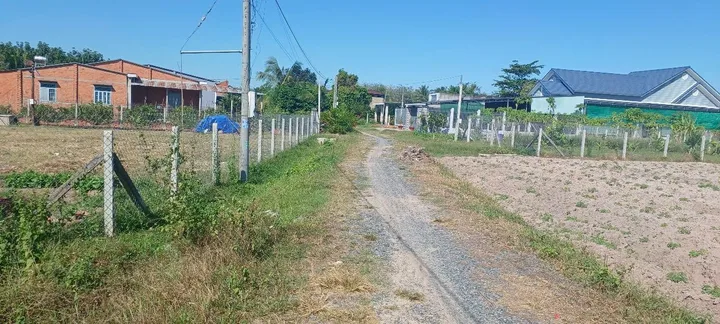 Bán Đất 500m2 có sẵn 200 m2 thổ cư giá 700 triệu tại Xã Thạnh Đức Huyện Gò Dầu Tây Ninh