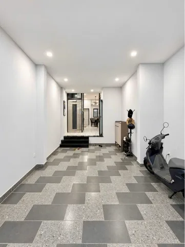SIÊU PHẨM NHÀ ĐẸP THIẾT KẾ HIỆN ĐẠI - HXH THÔNG SÁT MT HUỲNH VĂN BÁNH - Ô TÔ 7 CHỖ NGỦ TRONG NHÀ - 5 TẦNG THANG MÁY
