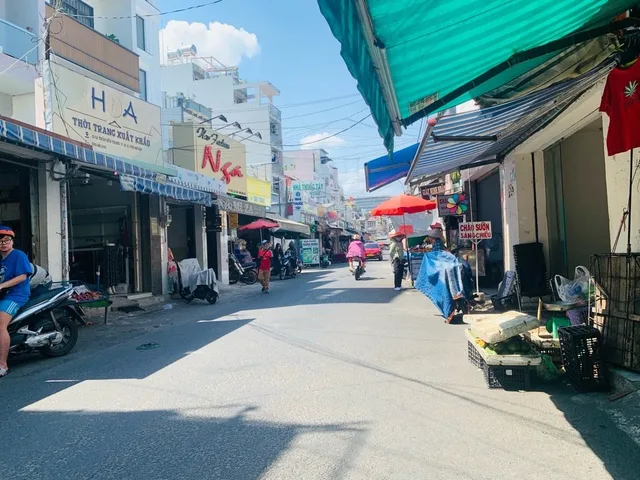 NGAY CHỢ TRẦN HỮU TRANG - NGẪ TƯ LÊ VĂN SỸ GIAO HUỲNH VĂN BÁNH - SÁT VÁCH Q1, Q3 - TIỆN ÍCH NGẬP TRÀN