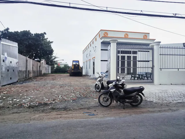 CHO THUÊ 800M2 NHÀ ĐẤT CÓ 2 MT ĐƯỜNG TÂN LONG VÀ SÔNG CHỢ ĐỆM