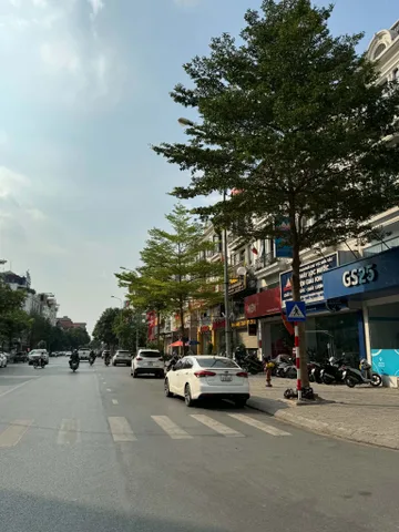 Cho thuê nhà mặt phố Thành Trung/Trâu Quỳ/Gia Lâm 60m2 5 tầng thang máy nhà mới 99% đường 30m