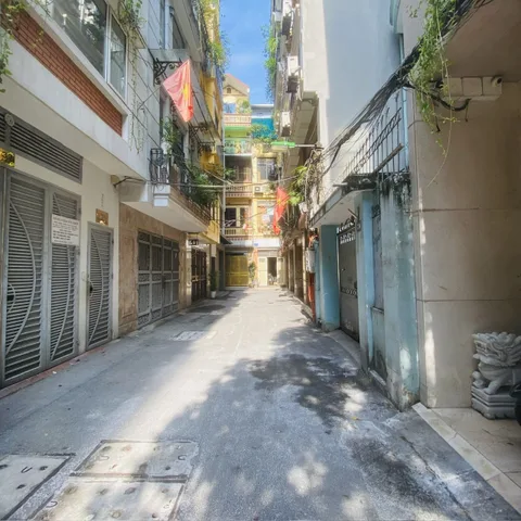 Bán gấp nhà đẹp phân lô ô tô Tôn Đức Thắng Dt 48m2, 5t, mt 3.8, ở luôn.