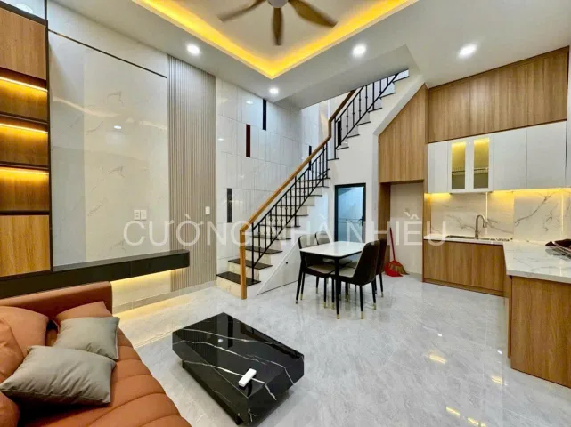 Nhà nguyên căn 3 tầng đúc; đầy đủ nội thất; cạnh Him Lam trung tâm Tân Hưng; ban công thoáng view Bitexco