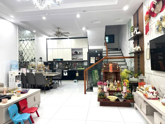 Bán nhà đẹp phố trực Cát - Ô tô đỗ cửa - Giá 3,39 tỷ