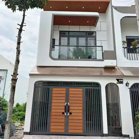 Bán Nhà lầu 80m2 có sẵn 80 m2 thổ cư giá 2.75 tỷ tại KDC Phường 9 nay là phường Long Châu, Vĩnh Long