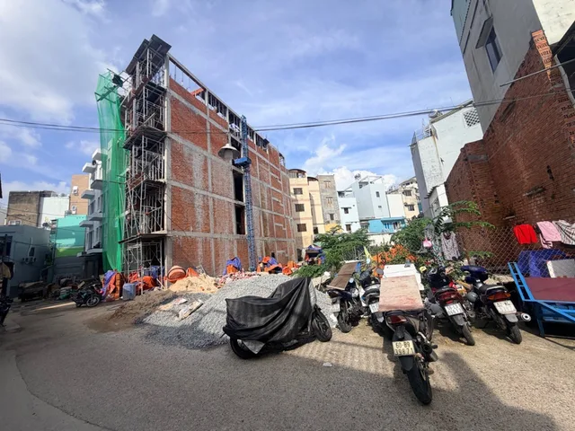 Bán Đất 200m2 đối diện đầm sen quận 11 giá 16.2 tỷ tại Đường Hòa Bình tiện xây CHDV  hoặc biệt thự mini