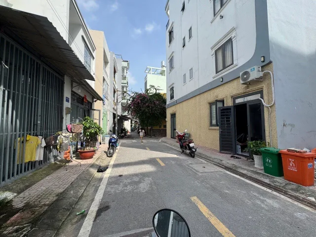 Bán Đất hẻm nhựa 8m đường Chiến lược Bình Tân DT 4x16.7 mét. Khu phân lô cao tầng chỉ 4.9 đồng thương lượng