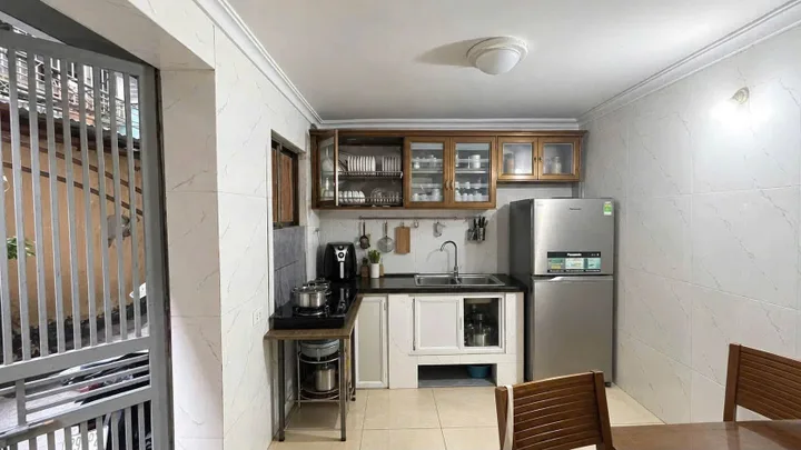 Cho thuê nhà FULL ĐỒ, 20M RA PHỐ Nghĩa Tân, Cầu Giấy 18m x 4T giá 10 triệu