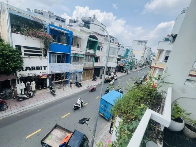 Bán nhanh nhà mặt tiền Huỳnh Văn Bánh, P.11, Phú Nhuận, 4.8x13m, 3 tầng, chỉ 25.5 tỷ