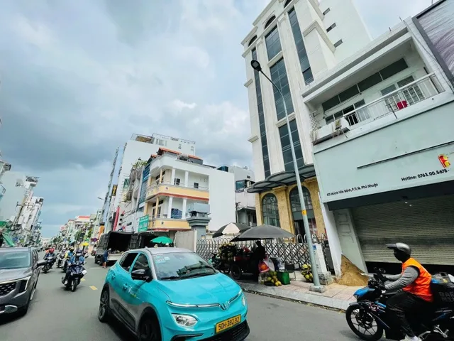 Bán nhà sổ A4 mặt tiền Huỳnh Văn Bánh, P.11, Phú Nhuận, 9.4x12.6m, 3 tầng, chỉ 44 tỷ