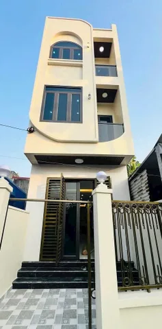 🏡 GIẢM GIÁ CÒN 2,988 TỶ – NHÀ 3 TẦNG CÓ SÂN CỔNG RIÊNG, NGÕ THÔNG Ô TÔ CAM LỘ – HÙNG VƯƠNG 🏡

💥 Diện tích 57,3m² – mặt tiền 3,7m
🏠 Nhà 3 tầng chắc chắn, móng ép cọc bê tông
