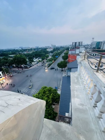 Giảm chào 14 tỷ!!! Tòa nhà mặt phố Ngô Gia Tự, Long Biên, 118m2, 7t, mt 8.3.