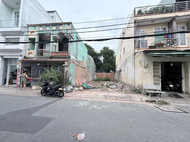 Bán LÔ ĐẤT NGAY TRUNG TÂM - NGANG BỀ THẾ 6.2M - KHU VỰC ÂU CƠ - HẺM 10M Ô TÔ ĐẬU NGÀY ĐÊM, CÓ VỈA HÈ. DI CHUYỂN NHÀ GA T3 CHỈ 5 PHÚT. CHỈ 15.9 Tỷ