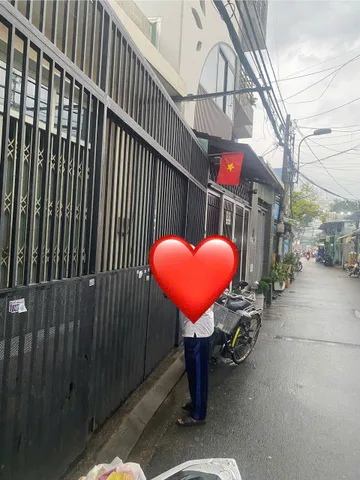 Cho thuê nhà mặt nguyên căn có gác, có thể kinh doanh và ở lại.