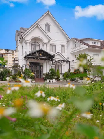 Bán căn villa đẹp 12p kinh doanh dối diện khu du lịch Thung Lũng Tình Yêu. sổ sách hoàn công nghiêm chỉnh