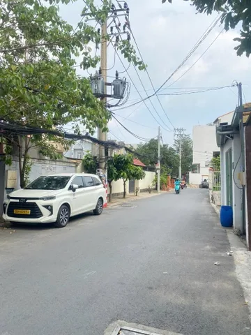 NHÀ 1 TRỆT 2 LẦU + TUM – 123M² – XE HƠI 
TRÁNH – SỔ HỒNG RIÊNG