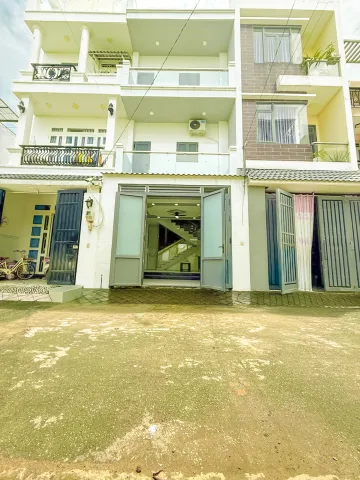 🔥 HÀNG HIẾM LONG TRƯỜNG – NHÀ 3 TẦNG CHẮC CHẮN!