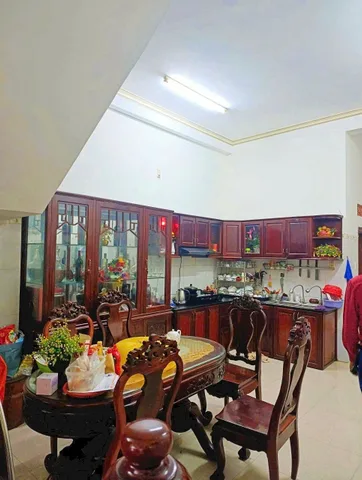 Nhà 4 tầng - sát trường Tiểu Học Vĩnh Hải; ra biển Hòn Chồng: 800m. Dt 68.2m2. Giá 8.6 tỷ