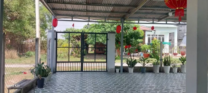 Mình chính chủ 100%, bán nhà góc 2MT, 198M2( 9X22). TC 100m2. giá 1 tỷ 550 SHR Sẳn. Hòa Thành