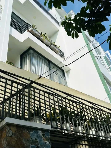 Nhà hẻm 23/10 gần siêu thị Lottee. DT 71.7m2. Giá 5.4 tỷ