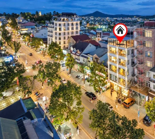 Căn khách sạn 6 tầng mặt tiền rộng ngay ngã 5 đại học. khu sầm uất bậc nhất Đà Lạt . đường nhựa 20m
đáng để đầu tư