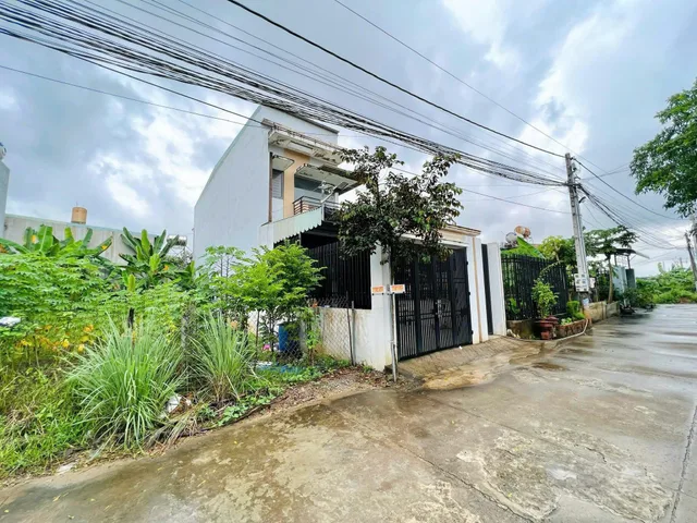 Gia đình anh chủ kẹt tiền cần bán lô đất góc 2 mặt tiền đường nhựa SHR nằm ngay cây xăng Đức Hưng Trảng Dài