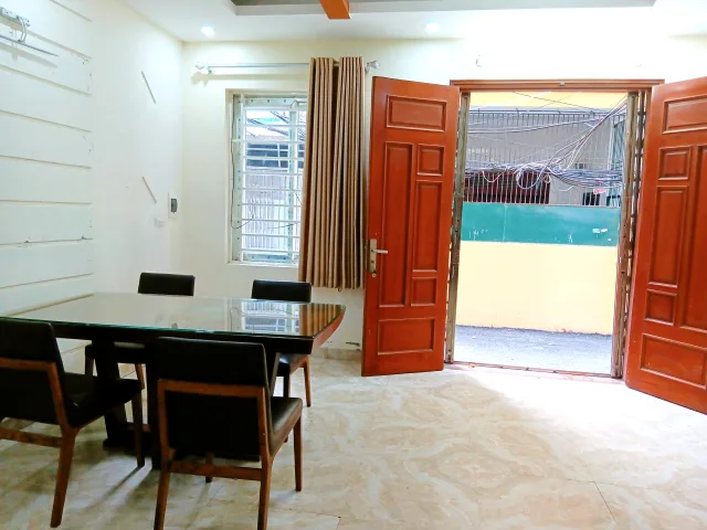 Cho thuê nhà ngõ 191 PHẠM VĂN ĐỒNG. 12 triệu/tháng.Ưu tiên: Hộ gia đình, VP nhỏ, KD Onl, Nhóm đi làm