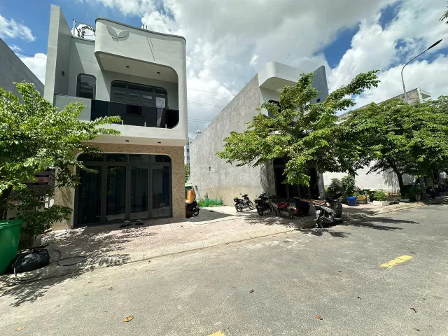 Bán Đất 132.7m2 có sẵn 132.7 m2 thổ cư giá 3.8 tỷ tại Đường D1 Phường Thuận Giao Thị xã Thuận An Bình Dương