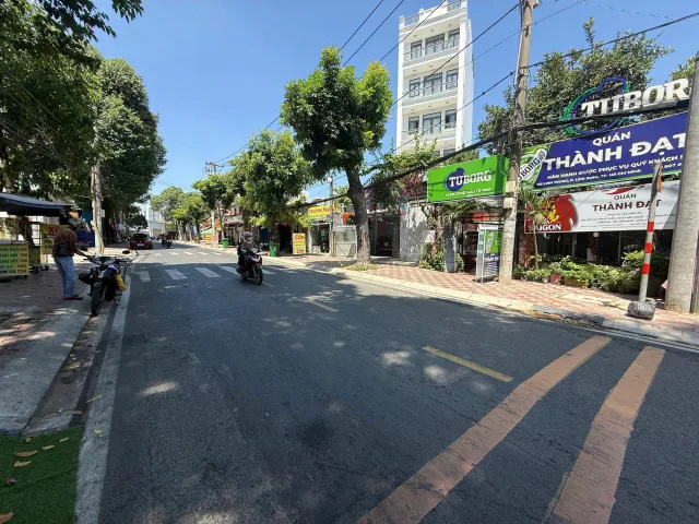 Mặt tiền kd đường Linh Trung - DT 380m2(7.2x53m) Chỉ Hơn 60tr/m²