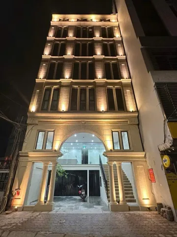 NHƯỢNG NHÀ NGHỈ Ở THỤY  KHUÊ, HỒ TÂY