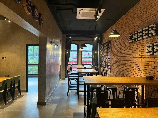 Nhà mặt phố Lạc Trung kinh doanh đắc địa, Dt 100m2, mt 6.5m, chào 56.5 tỷ.