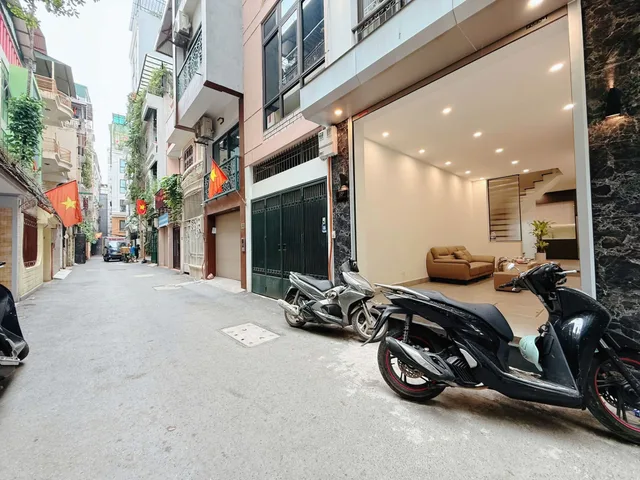 Bán Nhà riêng 50m2 có sẵn 50 m2 thổ cư giá 15 tỷ tại Đường Nguyễn Thái Học Phường Hàng Bột Quận Đống Đa Hà Nội