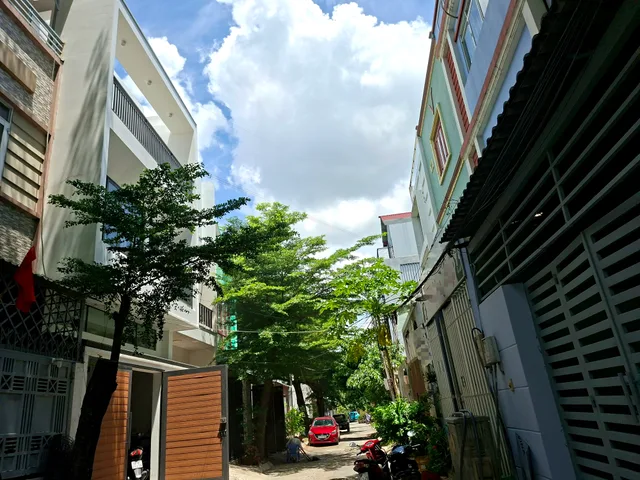 Chủ cần bán nhà 2 tầng hẻm chính xe hơi đậu cửa ngay sát mặt tiền Nguyễn Văn Tạo, Nhà Bè.