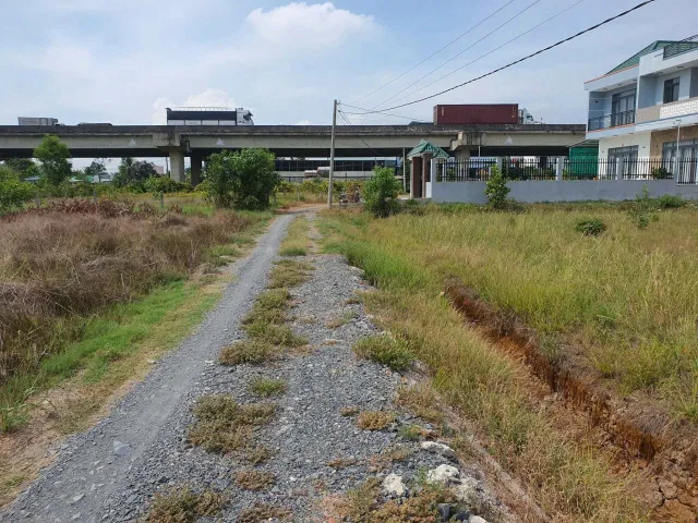 Bán Đất 1600m2 giá 3.5 tỷ tại Đường Nguyễn Văn Nhâm Xã Thanh Phú Huyện Bến Lức Long An
