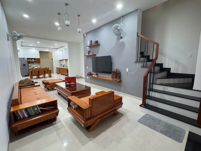 Nhà Đẹp, 2 Tầng Mặt Đường Phan Vinh Phường Vĩnh Nguyên Thành phố Nha Trang Khánh Hòa | Một căn nhà phù hợp với anh chị ưu tiên không gian sống rộng rãi, khu dân cư yên tĩnh, thuận tiện sinh hoạt và gần biển.