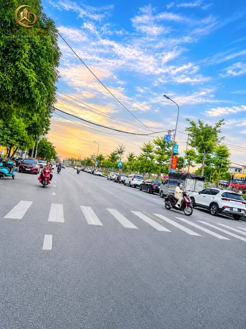 Bán Nhà Dòng Tiền Thôn Bầu - 8 Tầng Thang Máy - Ngay Đường Võ Văn Kiệt - Oto Tránh - KD Sầm Uất