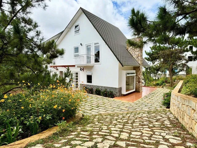 Cho thuê villa phong cách gỗ view rừng thông giá 30 triệu tại Đường Ankroet Phường 7 Thành phố Đà Lạt Lâm Đồng