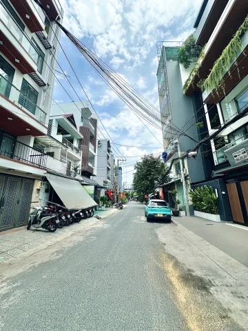 SÁT BÊN SÂN BAY - 5 TẦNG THANG MÁY - CÓ THỂ CẢI TẠO LÀM CHDV - 140M2 - NGANG 5M - HẺM NHỰA 10M THÔNG KHẮP NGÃ