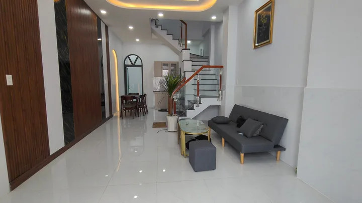 Nhà 48m2, ngang lớn hơn 4m hẻm xe hơi ngay Lê Văn Quới chỉ 5đ nhỏ