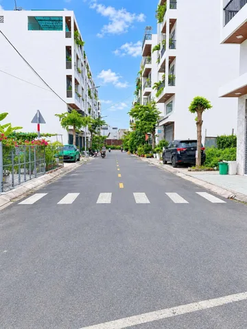 BÁN ĐẤT TẶNG NHÀ THẠNH XUÂN 24 QUẬN 12, GẦN 60M2, NGANG 4.5M, KHU NHÀ PHỐ CAO TẦNG, 4.X TỶ