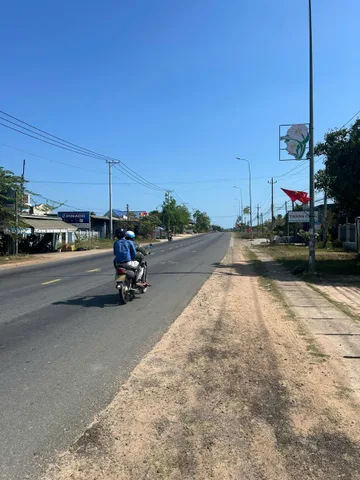 Chính chủ bán 9.000 m² mặt tiền QL55 Hàm Tân – có nhà 250 m², 3 sân cầu lông, quán cà phê đang kinh doanh – 7,5 tỷ