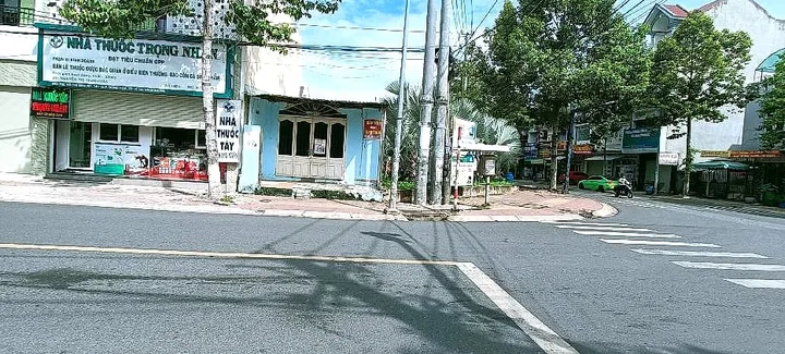 VÕ THỊ SÁU P.DĨ AN - LÔ GÓC MẶT TIỀN KINH DOANH 100M2 (5X20M) - 10,8 TỶ