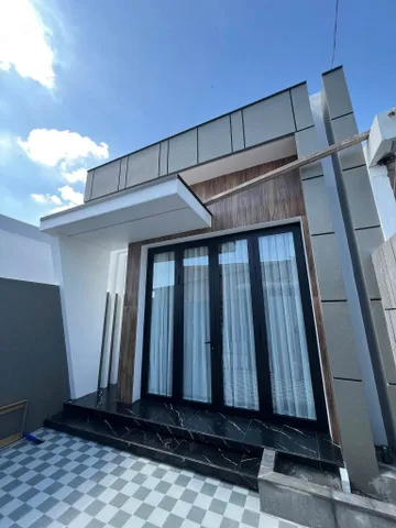 Nhà mới xây dựng hẻm xe hơi có sân đậu oto VF3 gần Quảng Trường